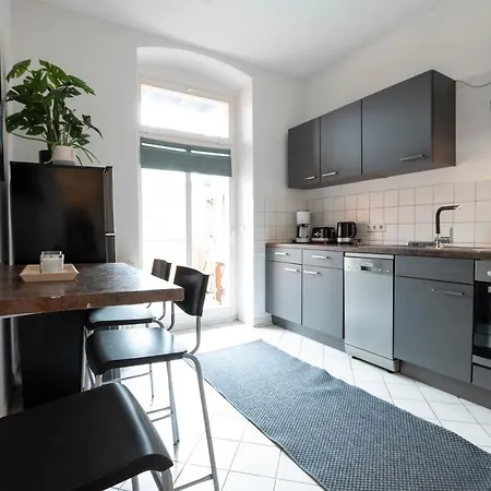 Mittendrin, Tolles Balkon-apartment Apartamento Zwickau