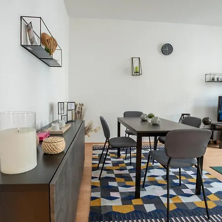 Mittendrin, Tolles Balkon-apartment