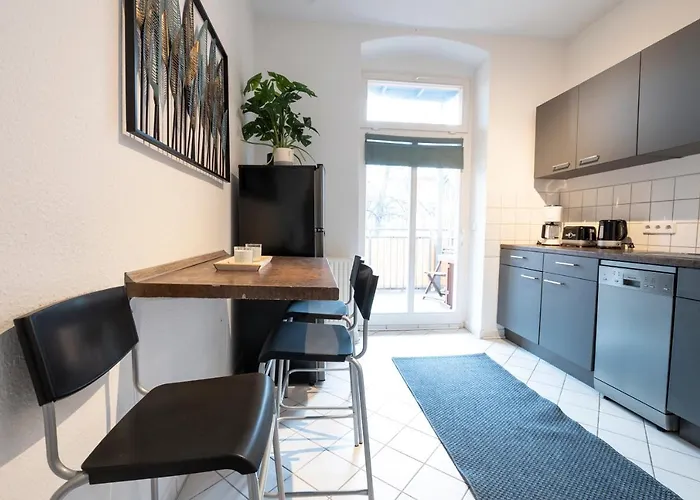 Mittendrin, Tolles Balkon-apartment شقة